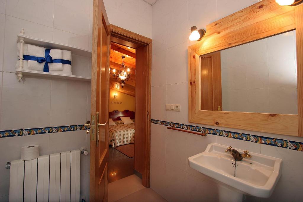 Casa Marineira Lourdes Guest House กัมบาโดส ห้อง รูปภาพ