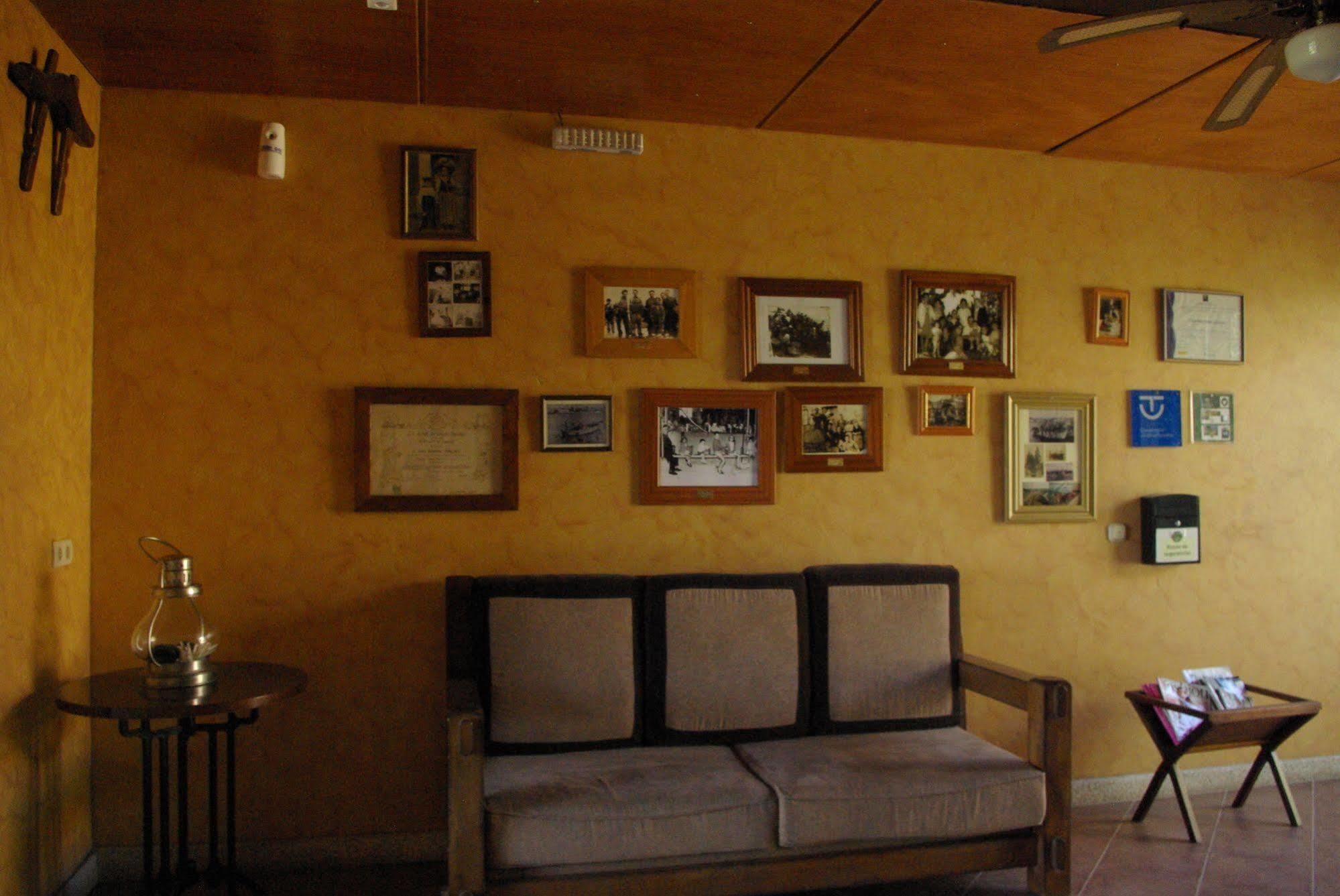 Casa Marineira Lourdes Guest House กัมบาโดส ภายนอก รูปภาพ