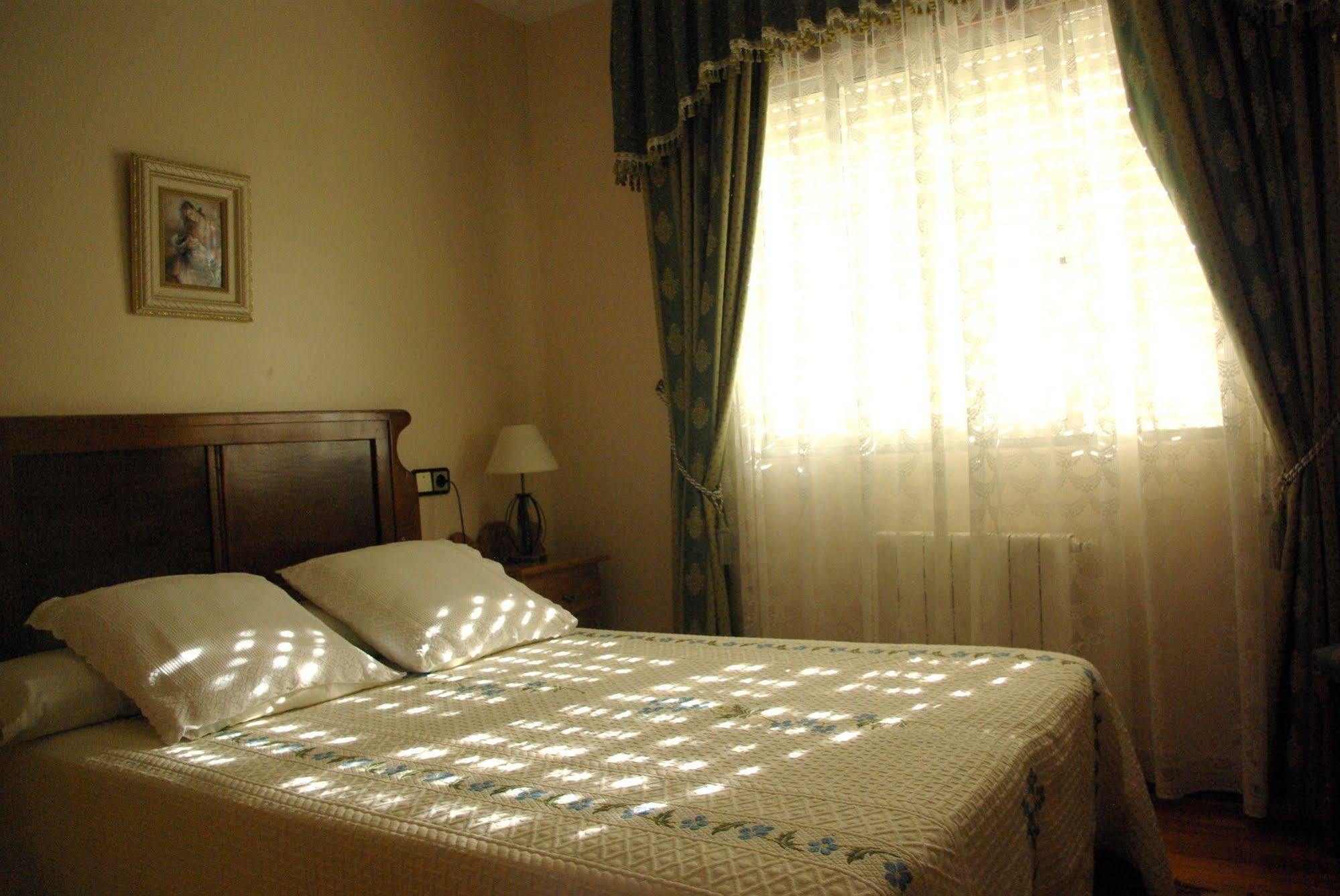 Casa Marineira Lourdes Guest House กัมบาโดส ภายนอก รูปภาพ