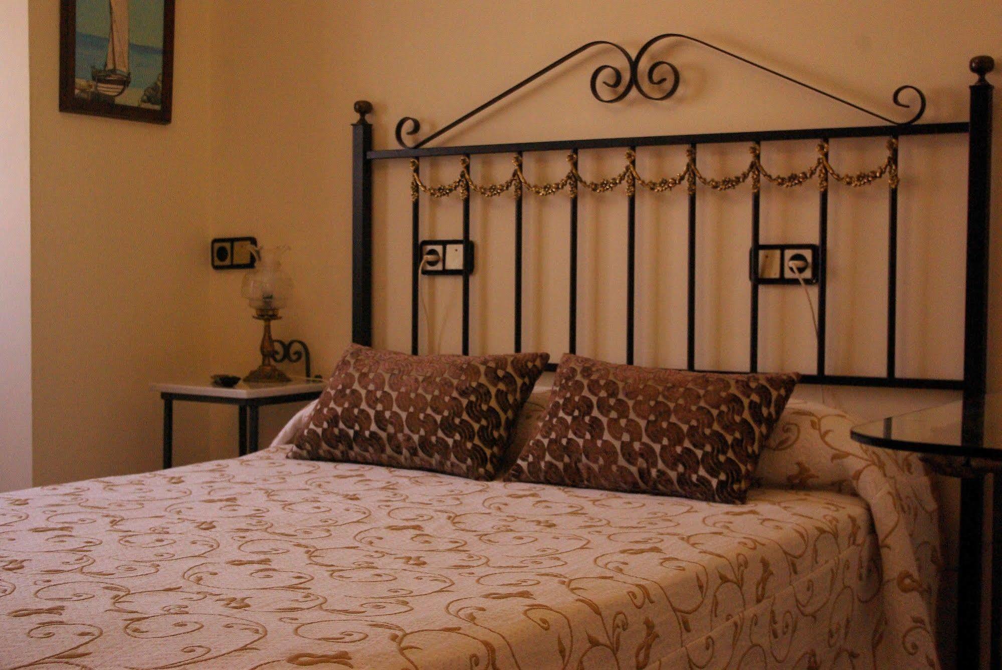Casa Marineira Lourdes Guest House กัมบาโดส ภายนอก รูปภาพ