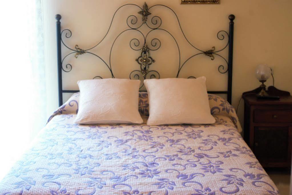 Casa Marineira Lourdes Guest House กัมบาโดส ภายนอก รูปภาพ