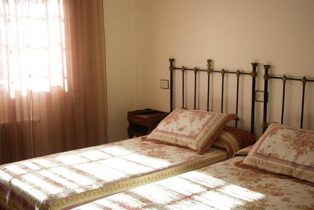 Casa Marineira Lourdes Guest House กัมบาโดส ภายนอก รูปภาพ
