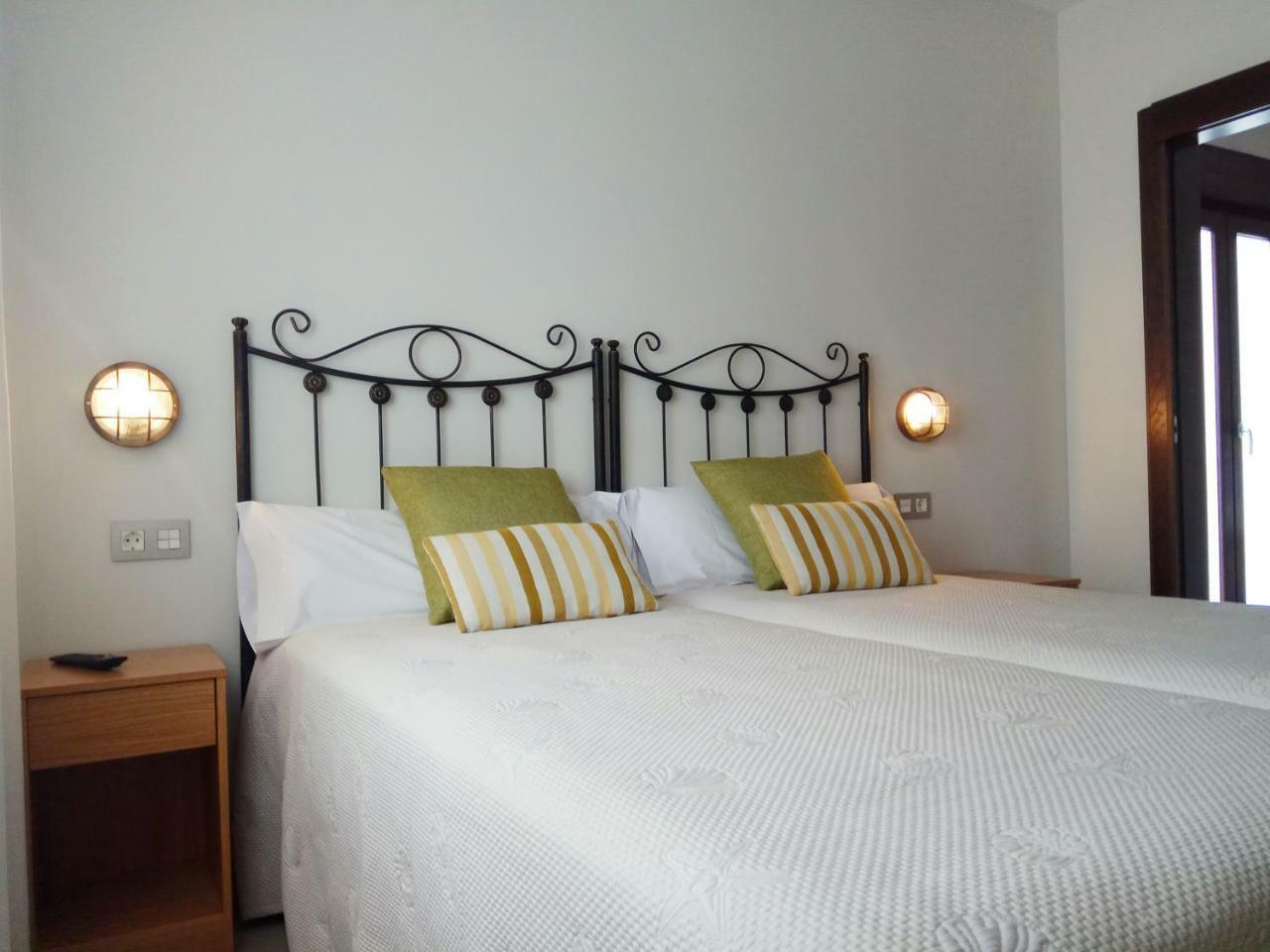 Casa Marineira Lourdes Guest House กัมบาโดส ภายนอก รูปภาพ