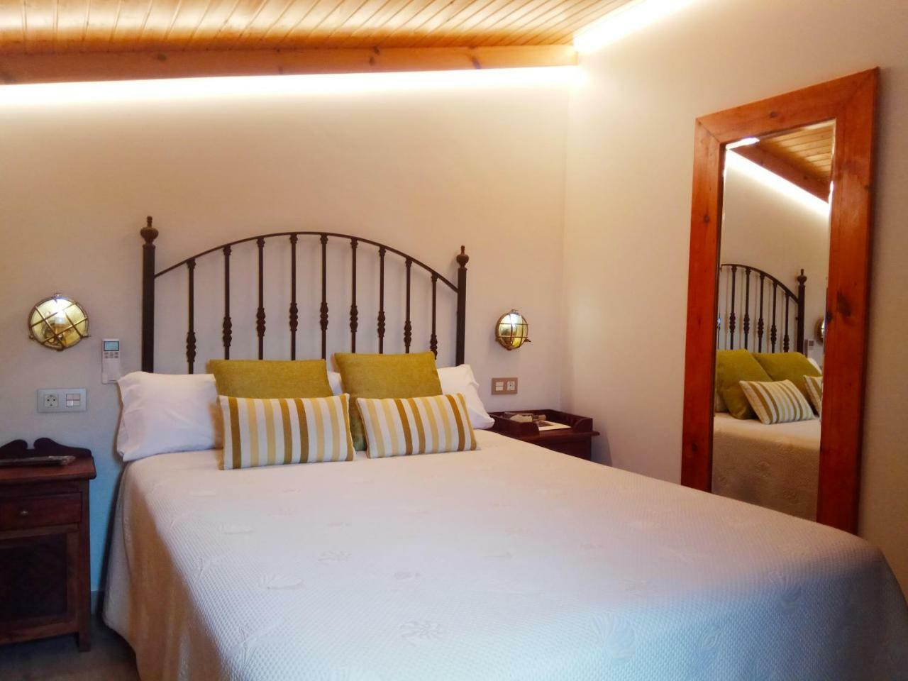 Casa Marineira Lourdes Guest House กัมบาโดส ภายนอก รูปภาพ