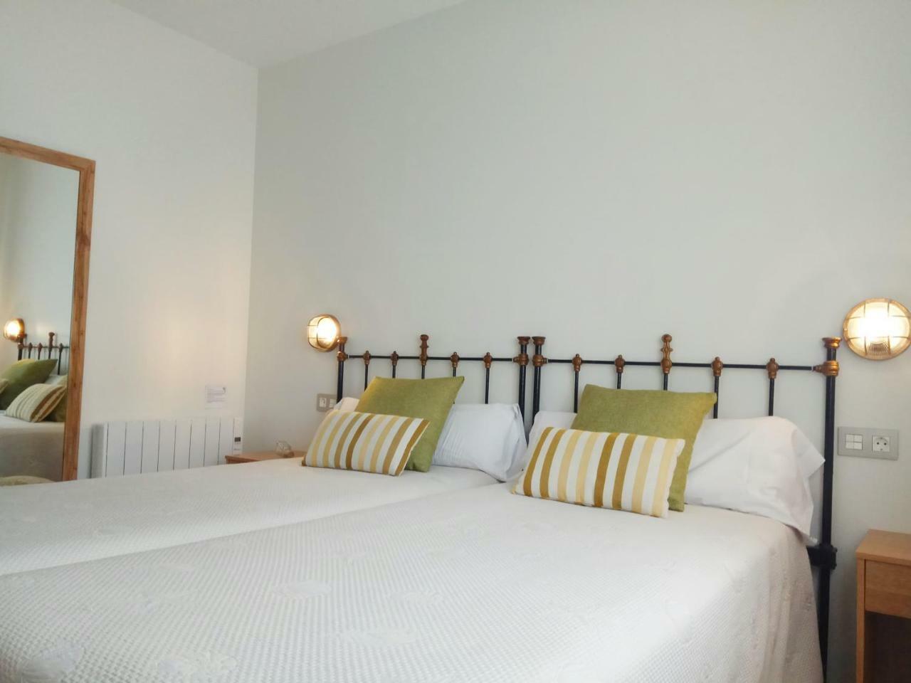 Casa Marineira Lourdes Guest House กัมบาโดส ภายนอก รูปภาพ